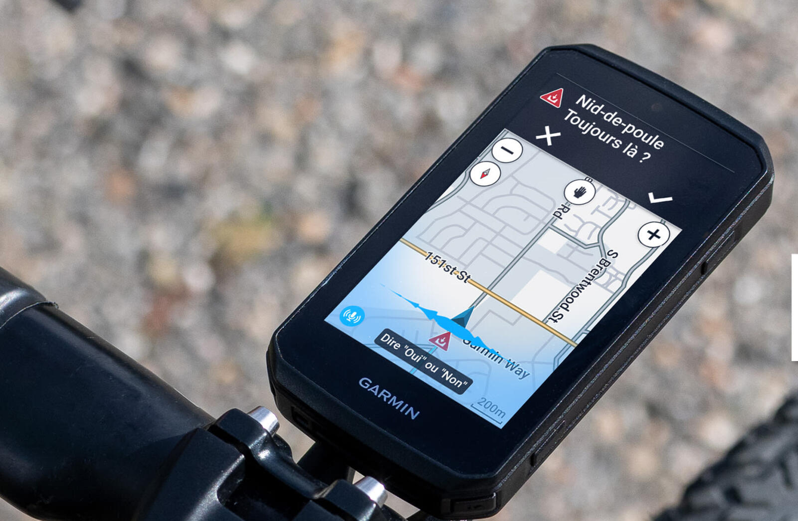 Garmin Edge 1060 fixé sur un cintre de vélo